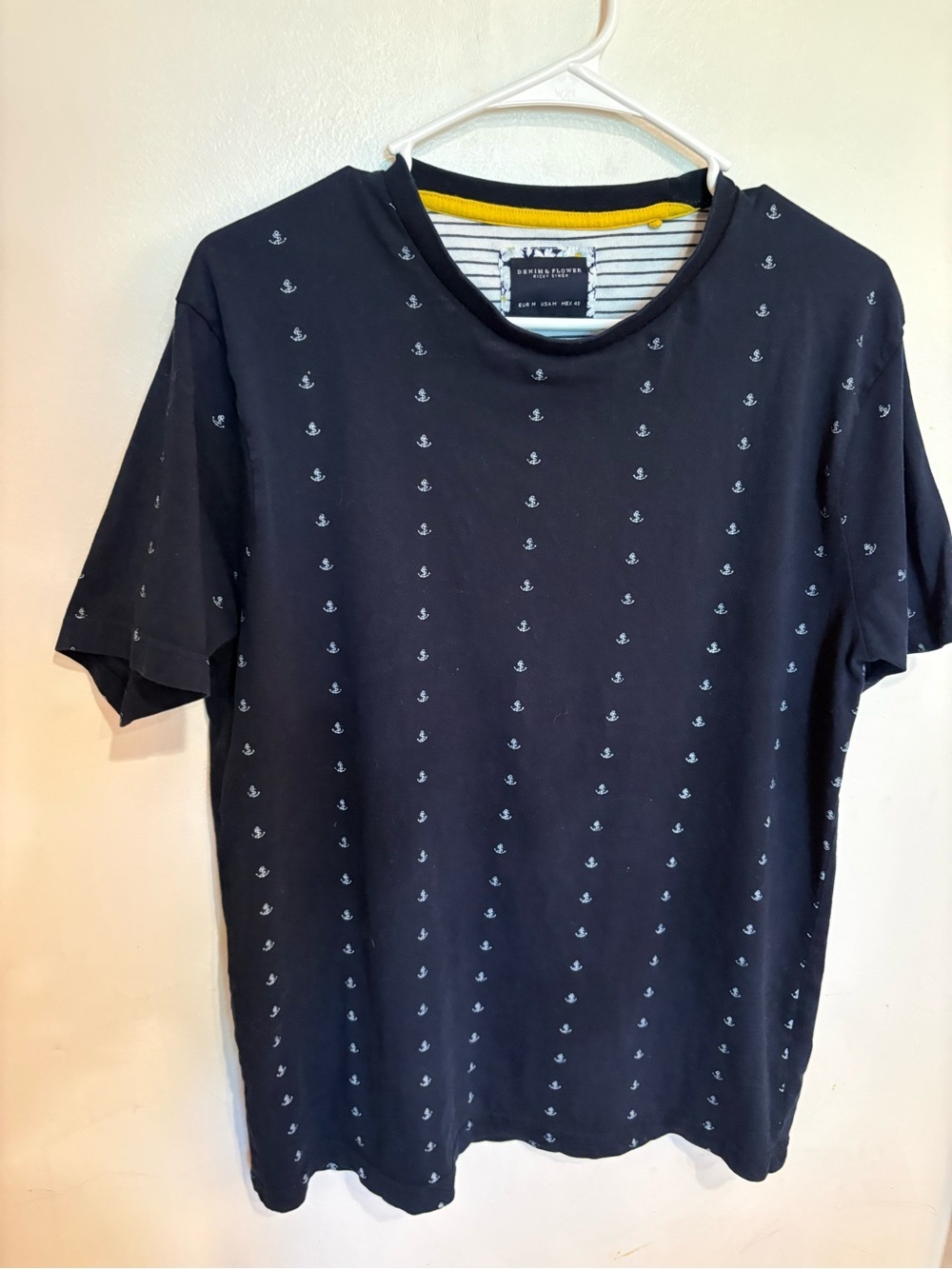 Denim & Flower Coastal Navy Anchor Pattern Short Sleeve Tshirt size medium